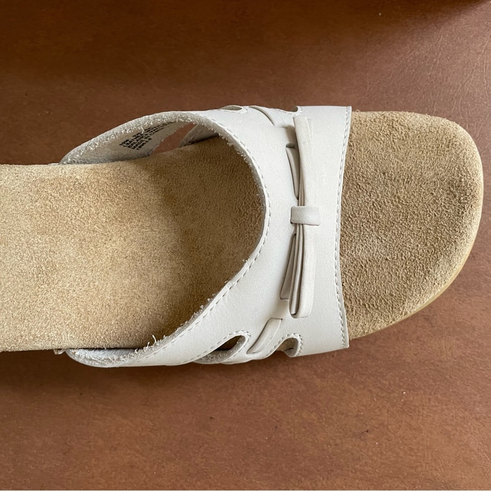 Strictly Comfort Donna heels open toe sandals shoes size 10 in creamy white NWT - Picture 3 of 9